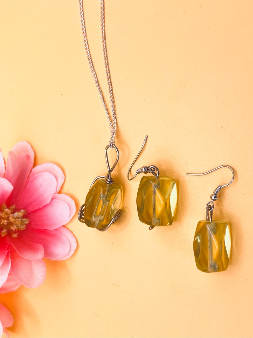 Yellow Glass Pendant Necklace and Earring Set silver wire